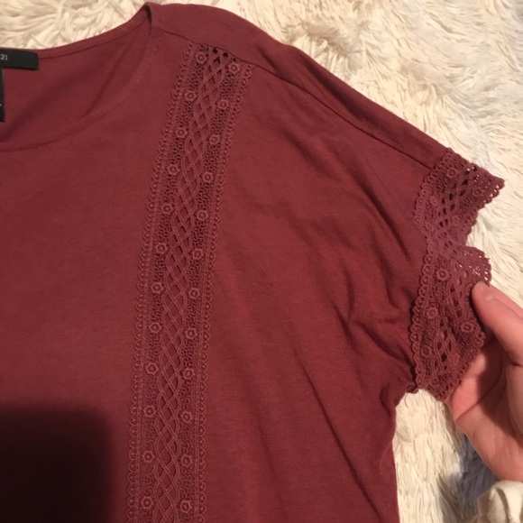 Lace detailed crop top - Picture 2 of 2